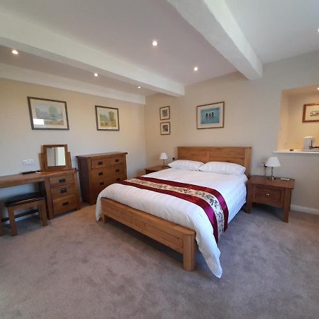 Oystercatcher Guest House B&B Cairisiadar Exterior photo
